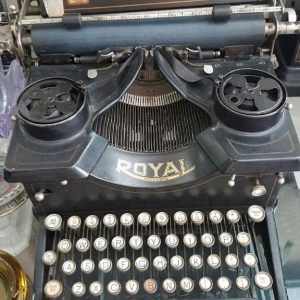 1905 ROYAL HAND TYPEWRITER.