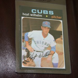 HOYT WILHELM TOPPS CARD